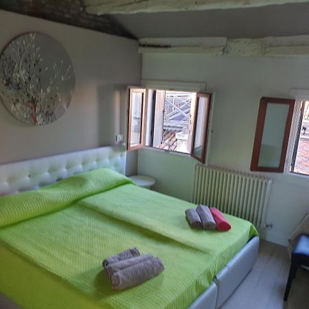 Central Lovely Typical Rooms Rialto Venice Room photo